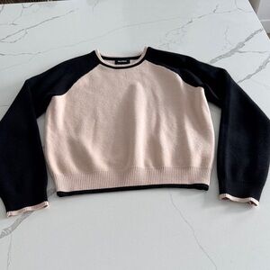 Monrow Black and Cream Women's Super Soft Crew Neck Sweater